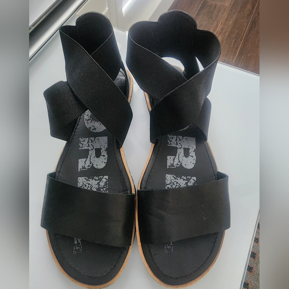 Sorel Women's Black Sandals Size 9